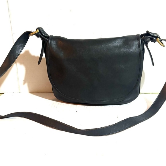 Coach #M5C4150 vintage Black Leather Crossbody Bag - Picture 4 of 9